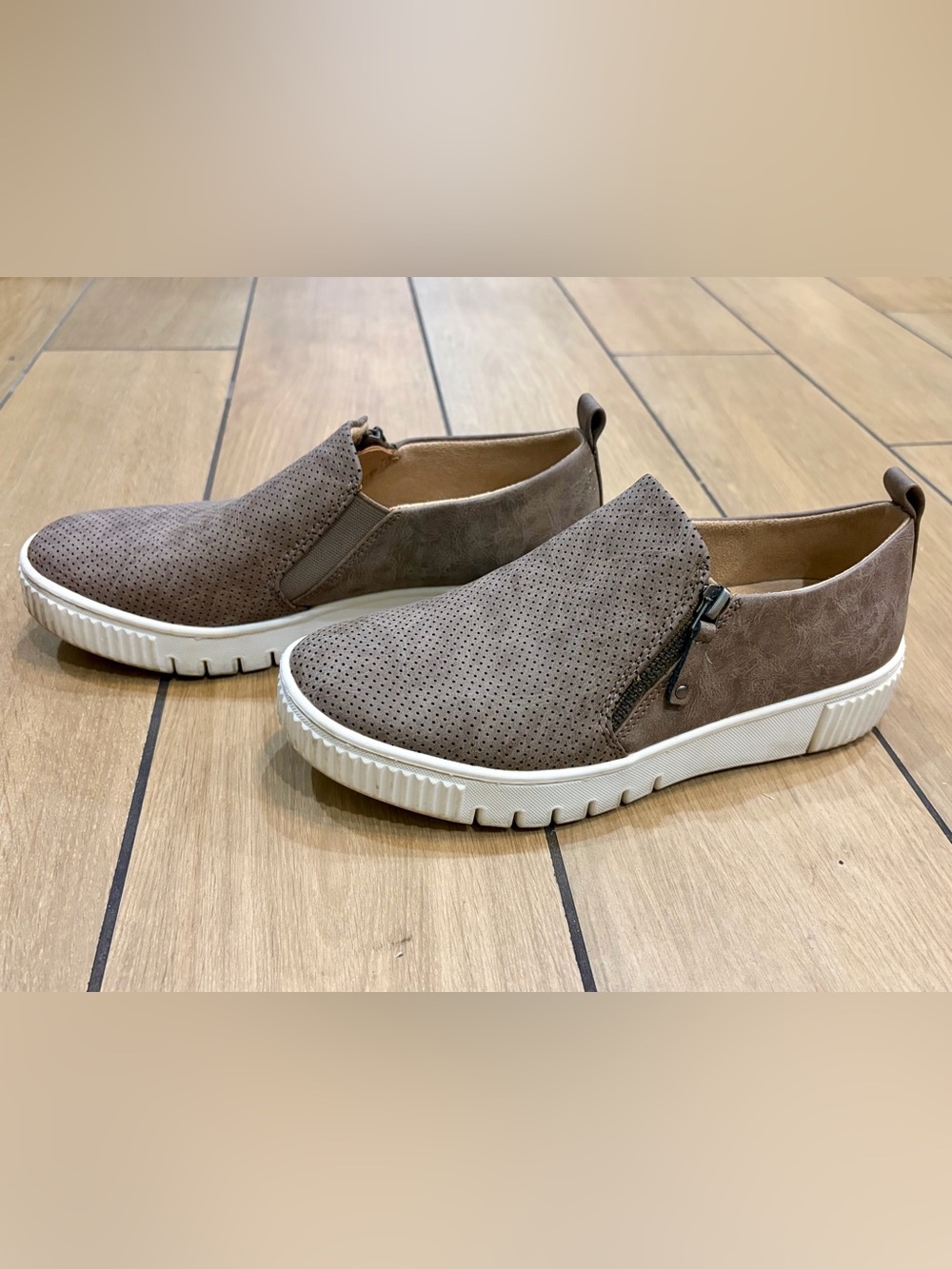 SOUL Naturalizer Turner Slip-On Sneakers – Size Women 7.5 Taupe